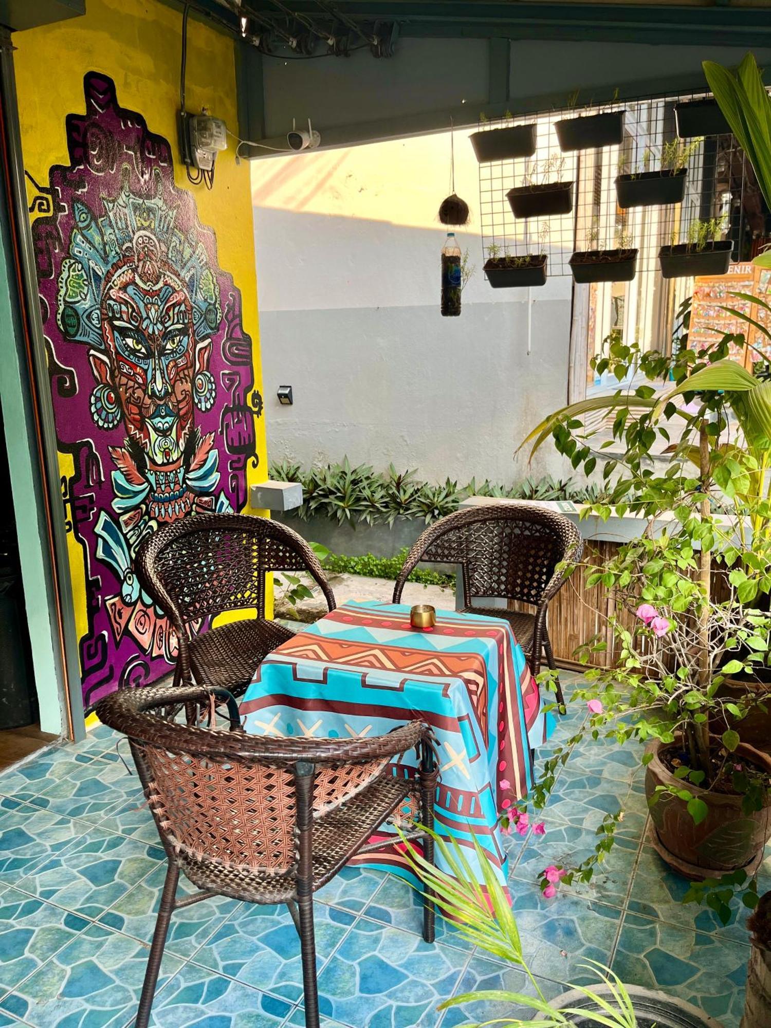 Tiki Tribe Bar & Hostel タオ島 エクステリア 写真