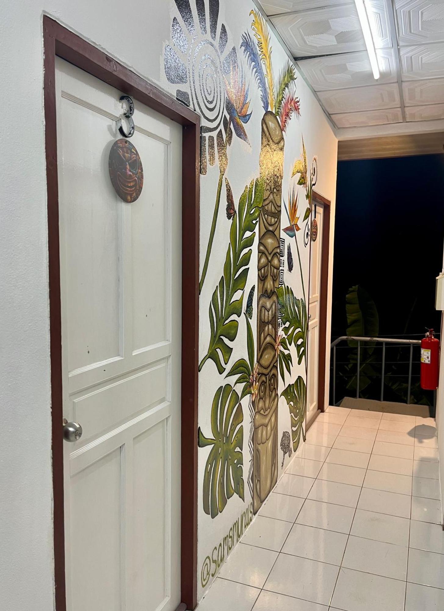 Tiki Tribe Bar & Hostel タオ島 エクステリア 写真